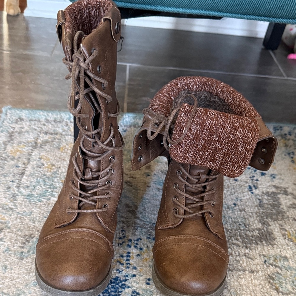 ❤️Ardene Brown Combat Boots with Knit Cuff❤️